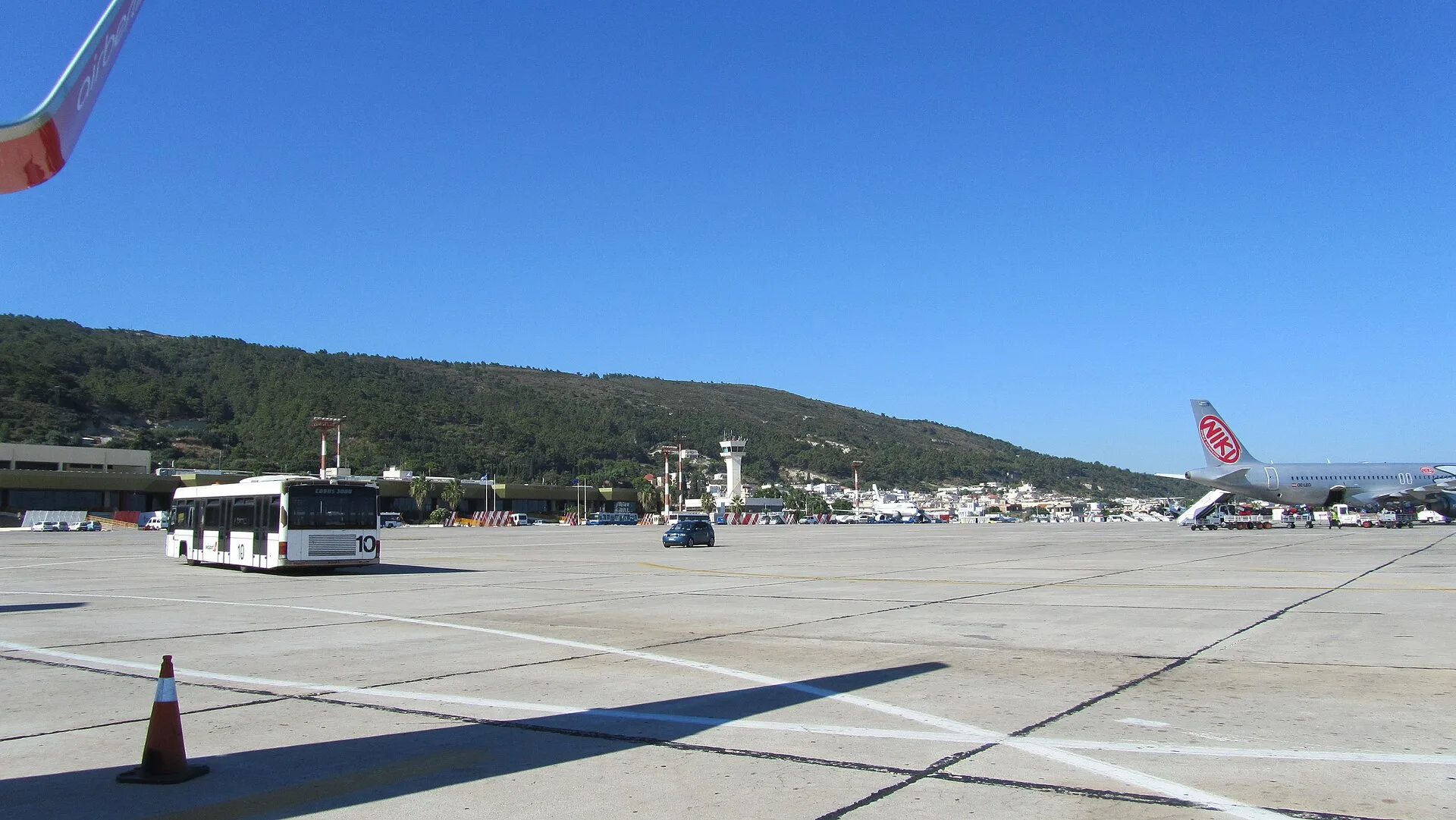 L'aéroport Diagoras : arrivée et premiers repères