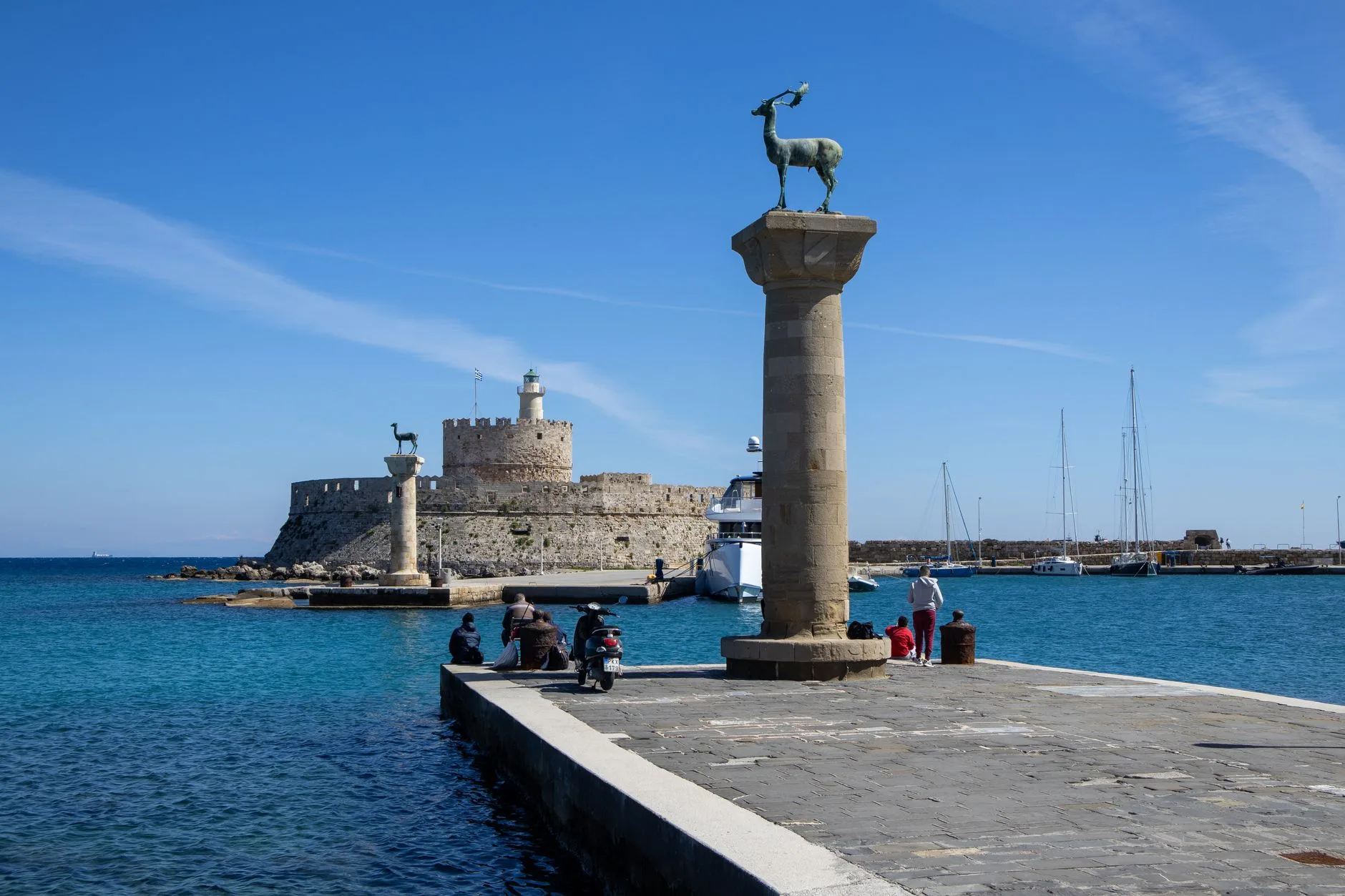 Le port de Mandraki
